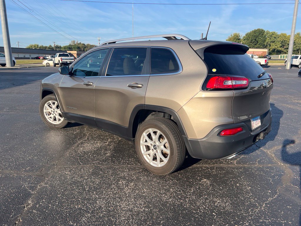 Used 2016 Jeep Cherokee Latitude w/ Comfort/Convenience Group FWD image 5
