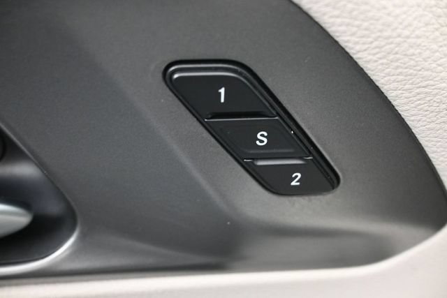 Used 2024 Chrysler Pacifica Limited FWD image 21