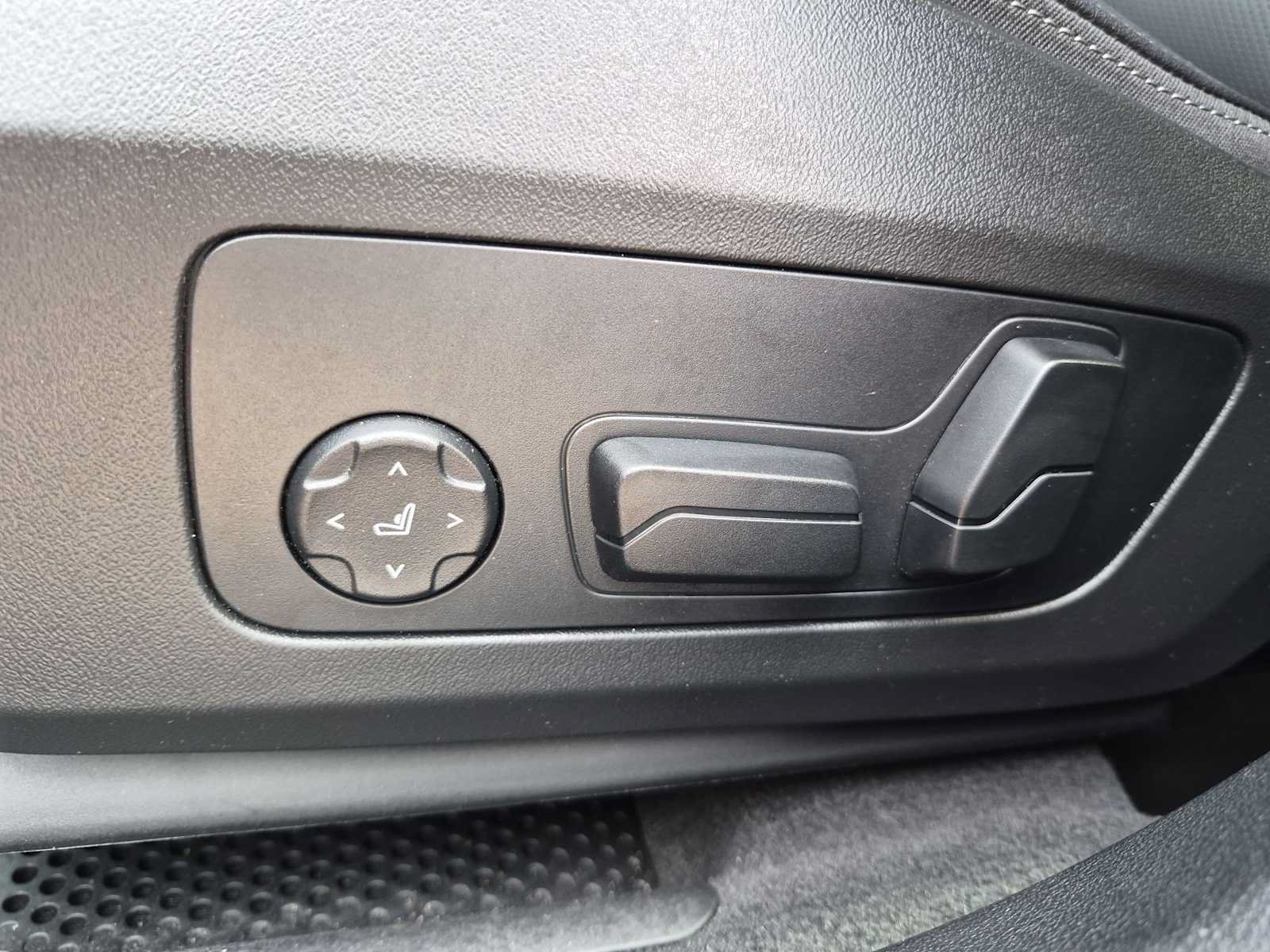 Used 2026 BMW X2 xDrive28i AWD/4WD image 17