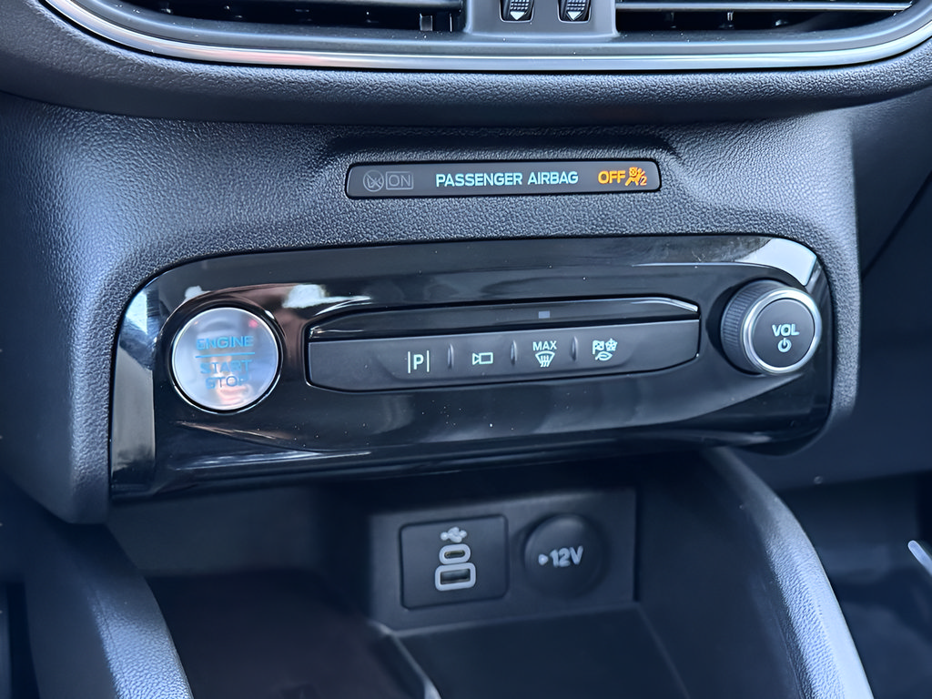 Used 2025 Ford Escape Platinum w/ Premium Technology Package FWD image 28