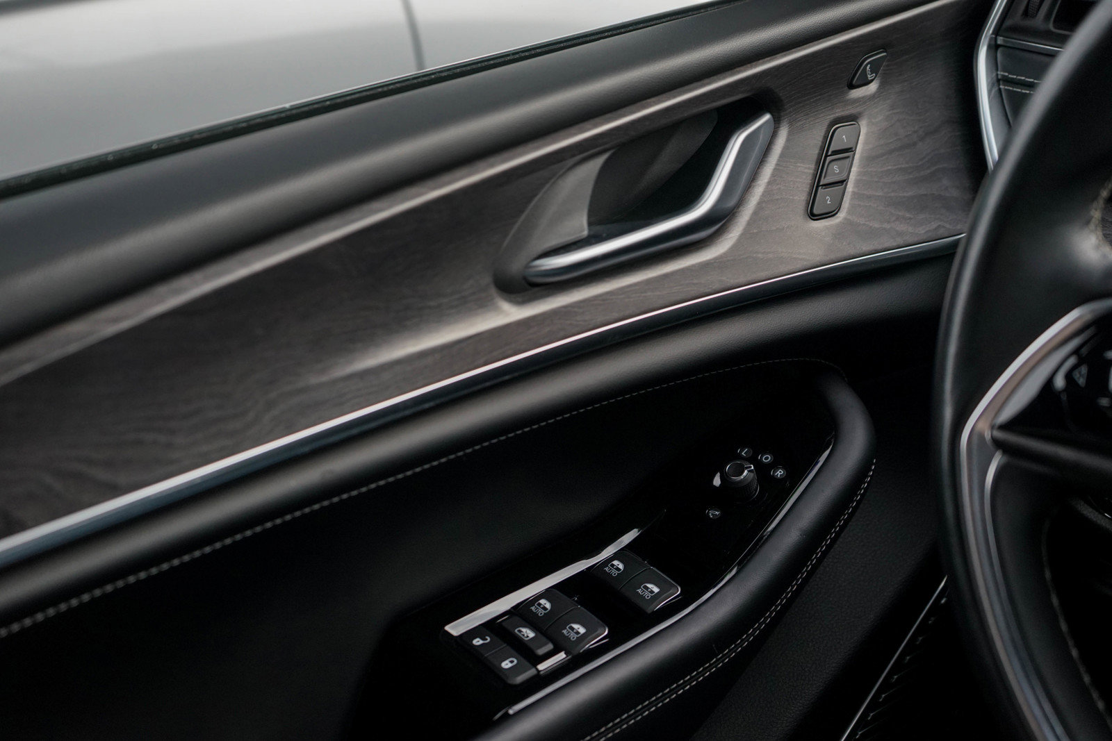 Used 2022 Jeep Grand Cherokee L Overland w/ Luxury Tech Group IV image 26