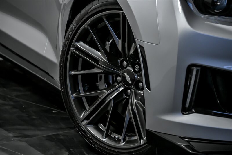Used 2019 Chevrolet Camaro ZL1 RWD image 3