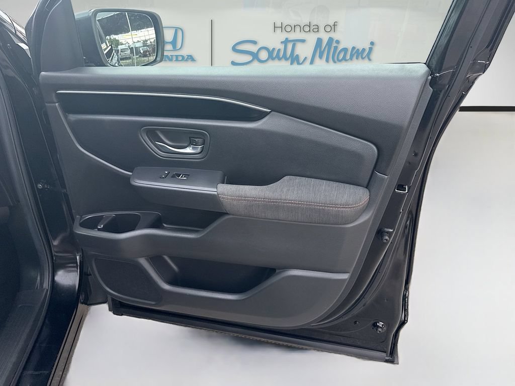 Used 2025 Honda Pilot Sport image 33