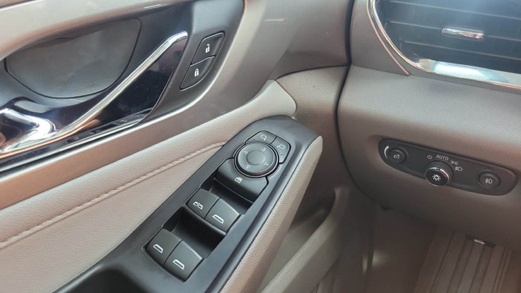 Used 2019 Chevrolet Traverse LT FWD image 19