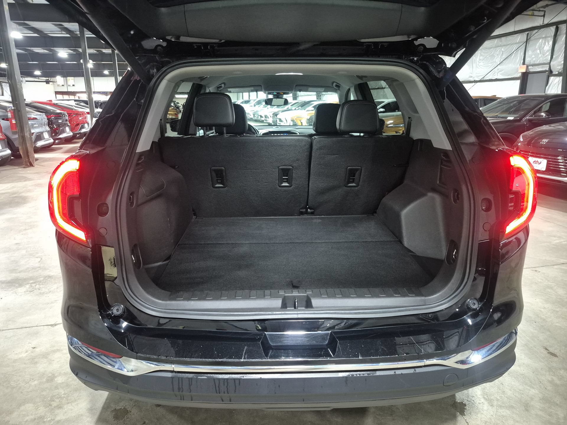 Used 2024 GMC Terrain SLT AWD/4WD image 26