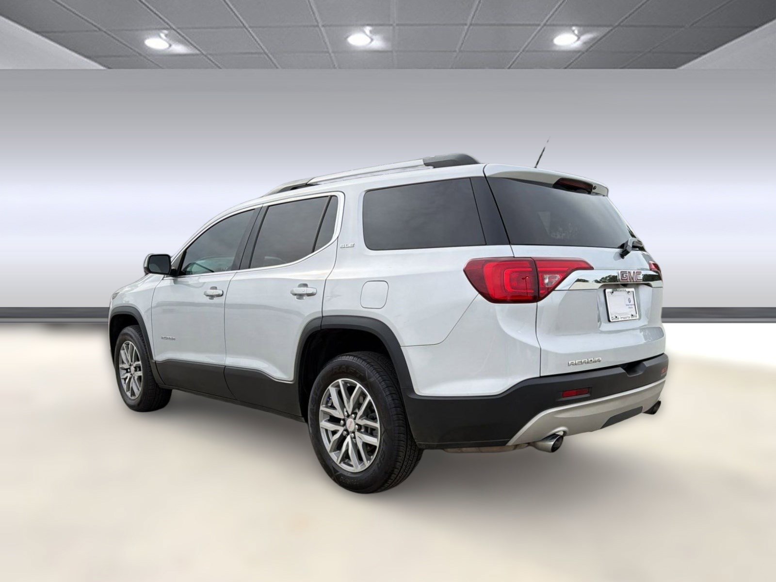 Used 2017 GMC Acadia SLE image 3