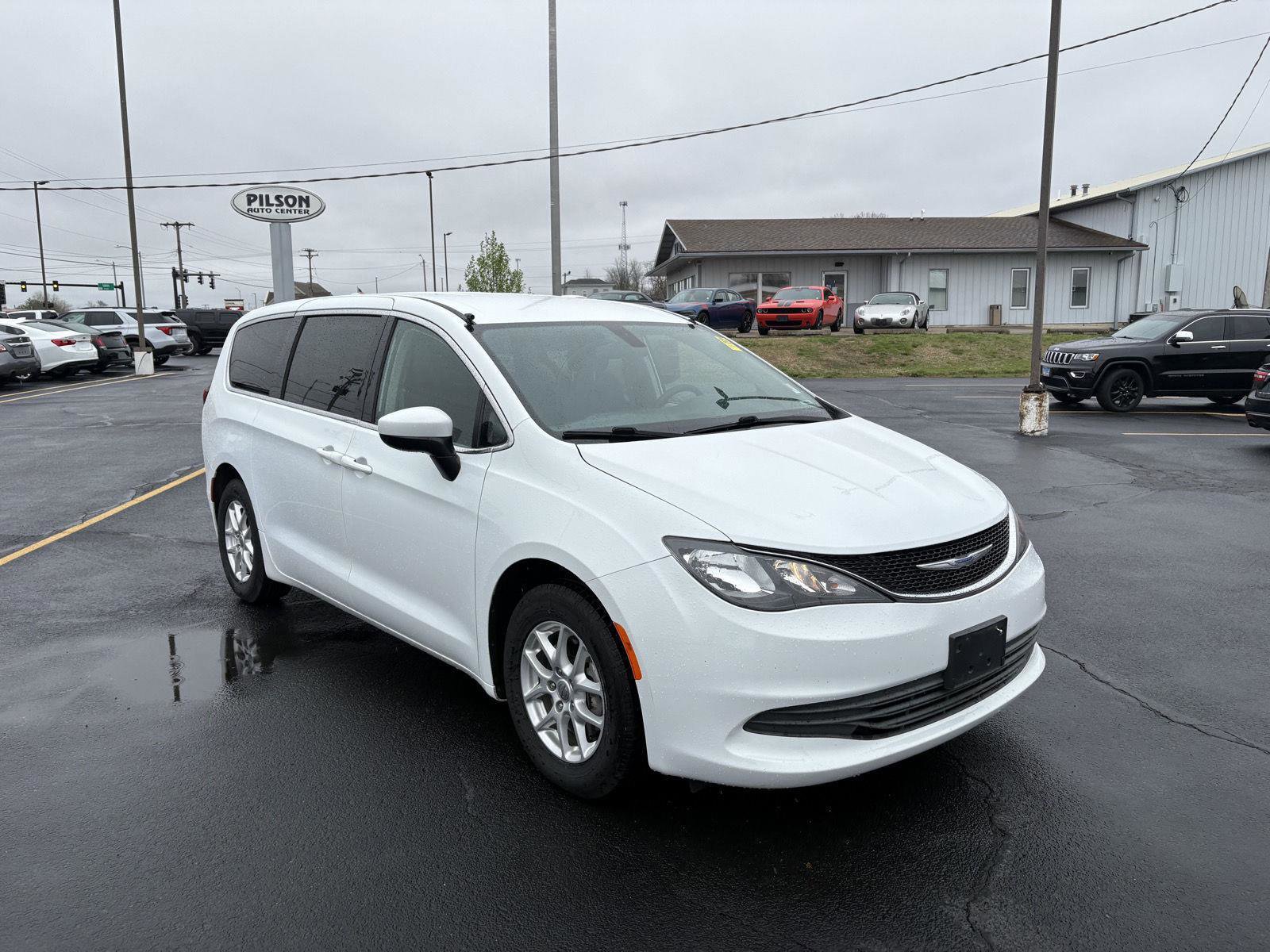 Used 2020 Chrysler Voyager LX FWD image 2