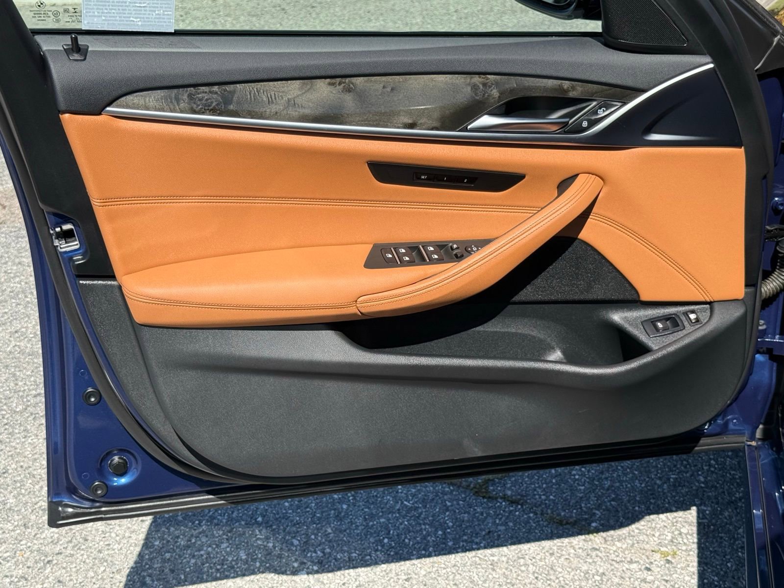 Used 2023 BMW 530e 530e iPerformance w/ M Sport Package image 19