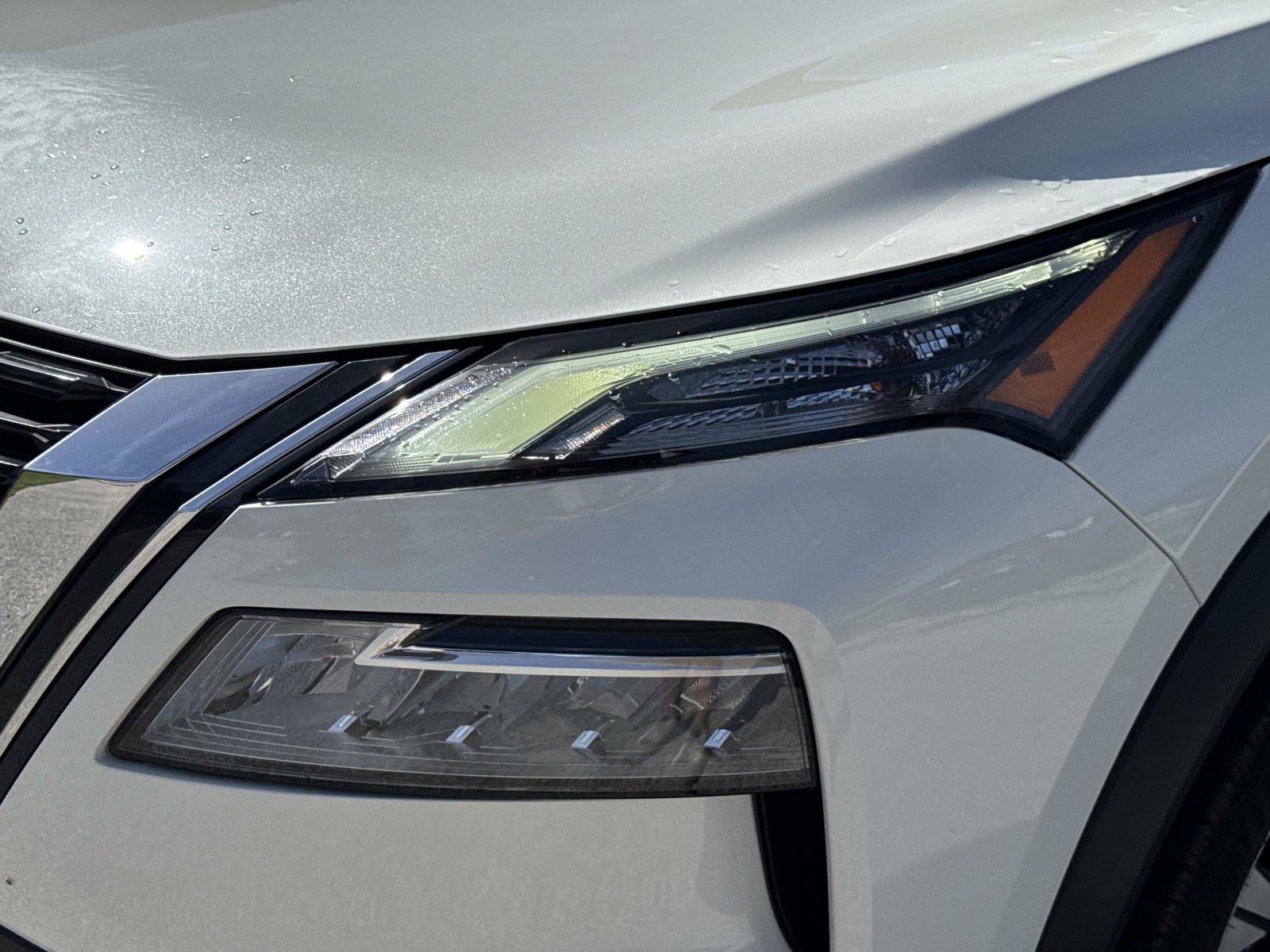 Used 2023 Nissan Rogue SV FWD image 9