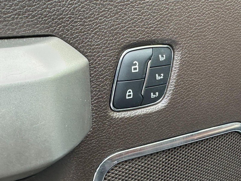 Used 2020 Ford F350 King Ranch w/ King Ranch Ultimate Package AWD/4WD image 19