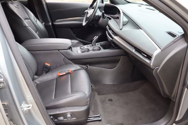 Used 2025 Cadillac XT4 Premium Luxury FWD image 16