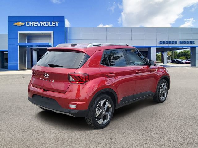 Used 2024 Hyundai Venue SEL FWD image 4
