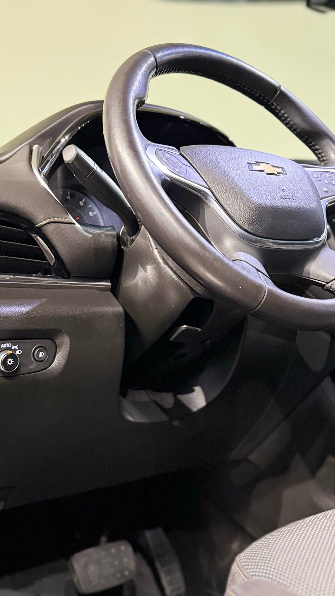 Used 2020 Chevrolet Traverse LT image 38