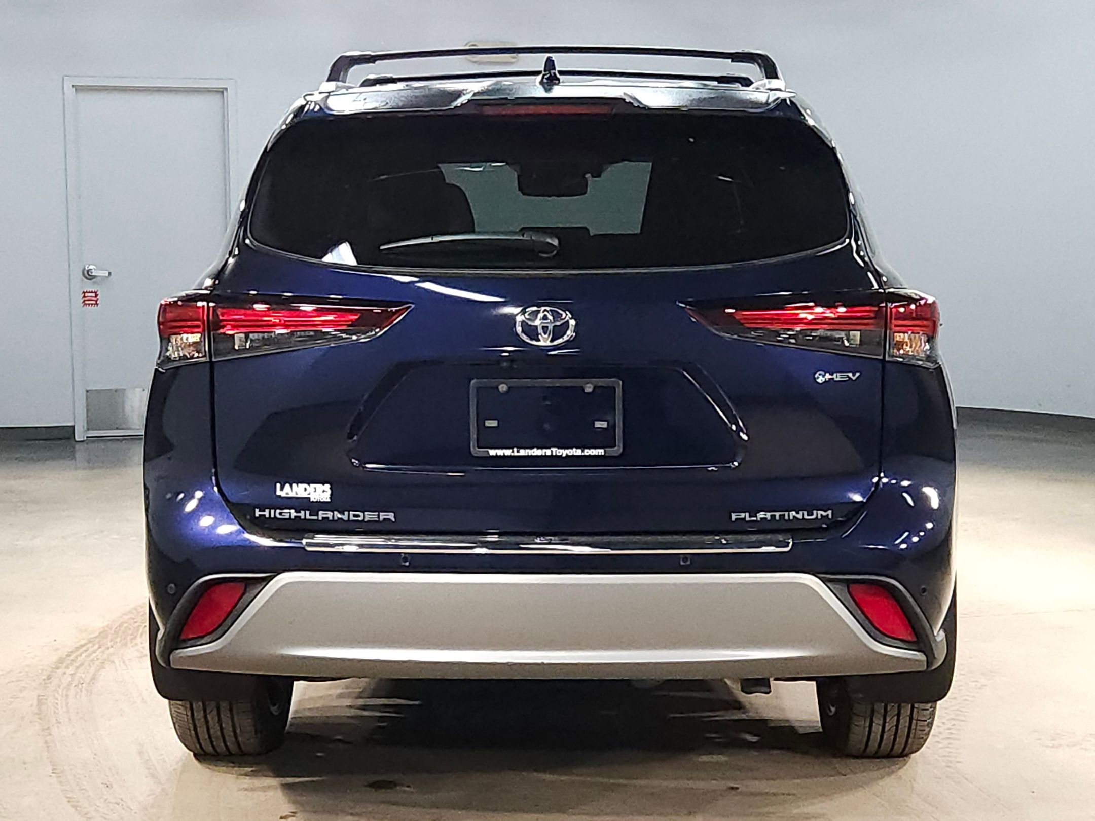 Certified 2025 Toyota Highlander Platinum image 6