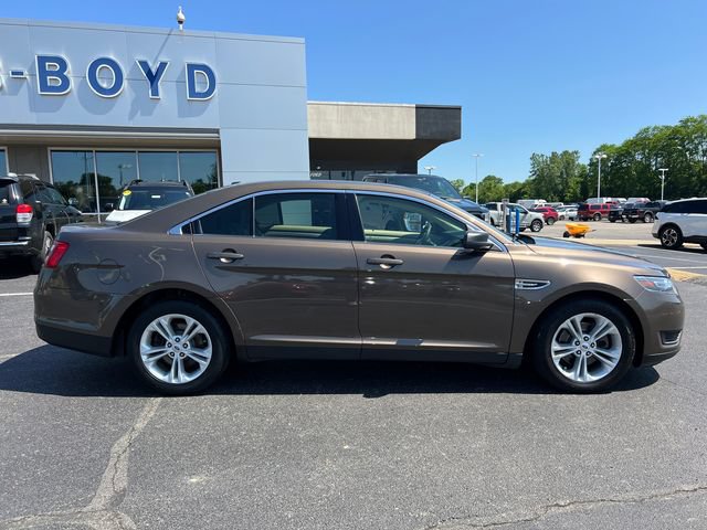 Used 2016 Ford Taurus SE FWD image 8