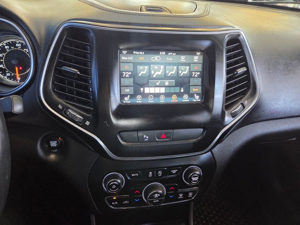 Used 2019 Jeep Cherokee Latitude Plus w/ Comfort/Convenience Group image 39