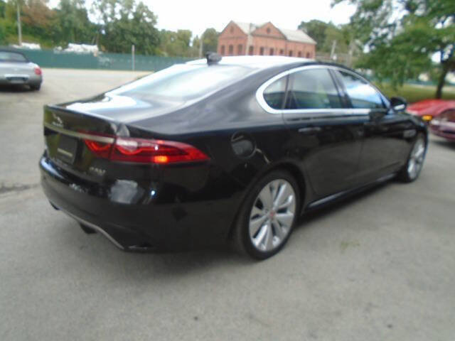 Used 2022 Jaguar XF R-Dynamic SE image 7