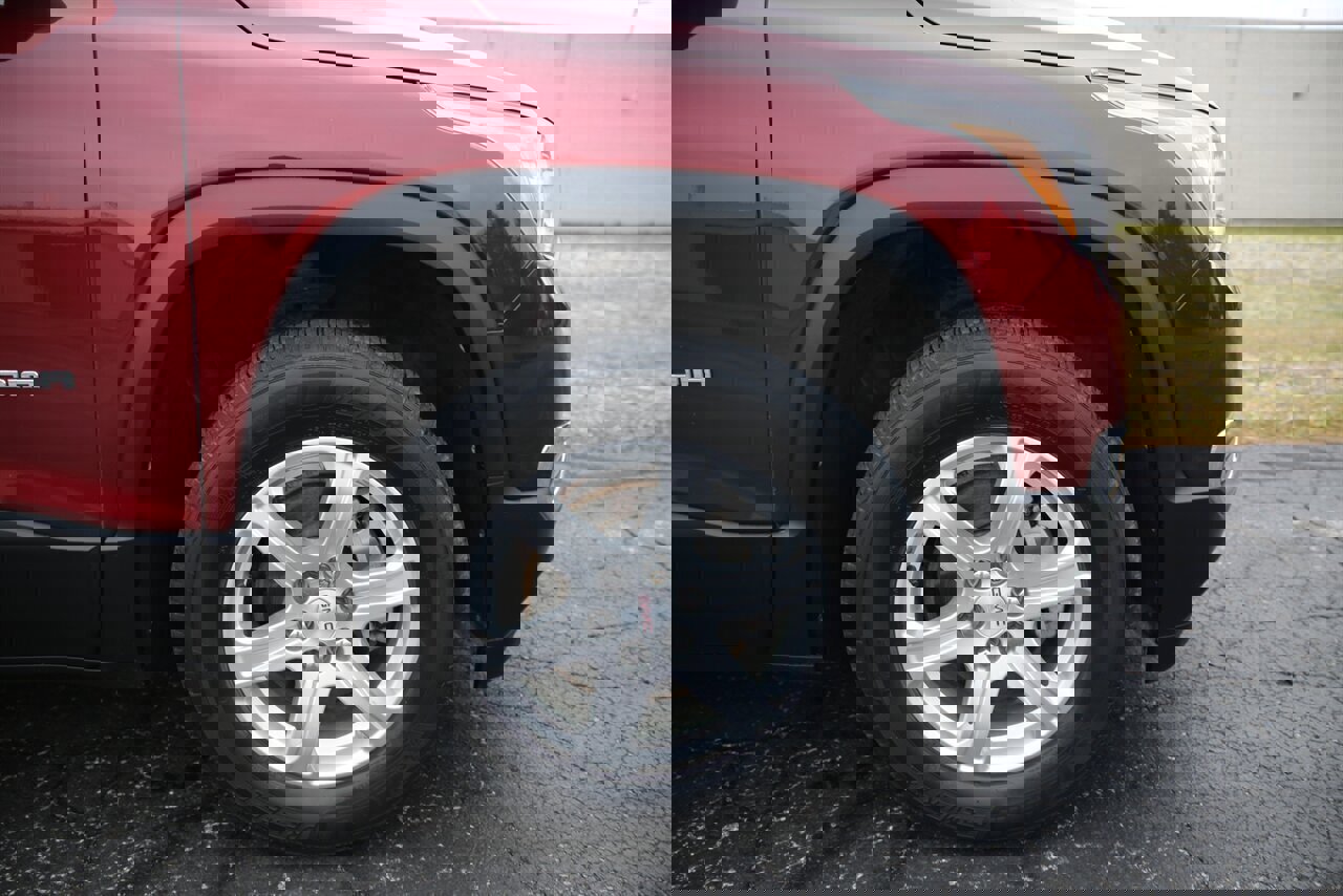 Used 2018 GMC Acadia SLE w/ LPO, Floor Liner Package image 24