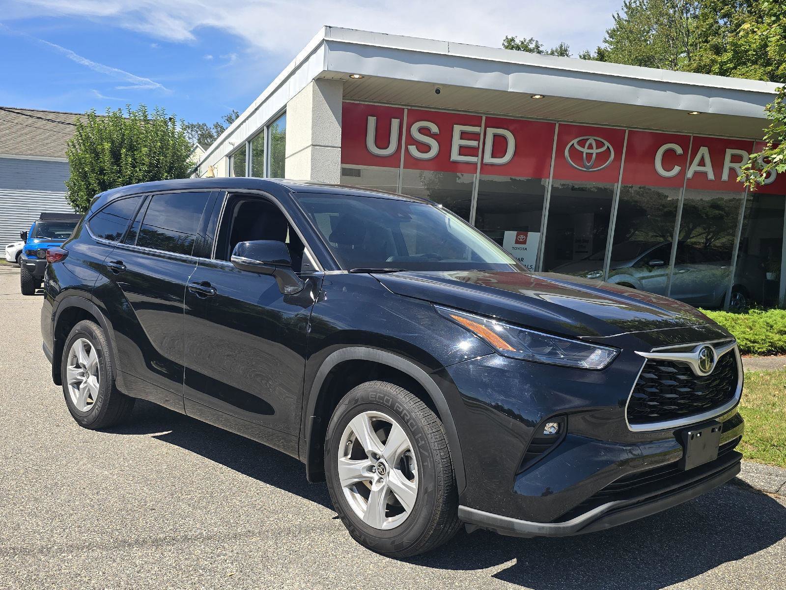 Used 2022 Toyota Highlander LE