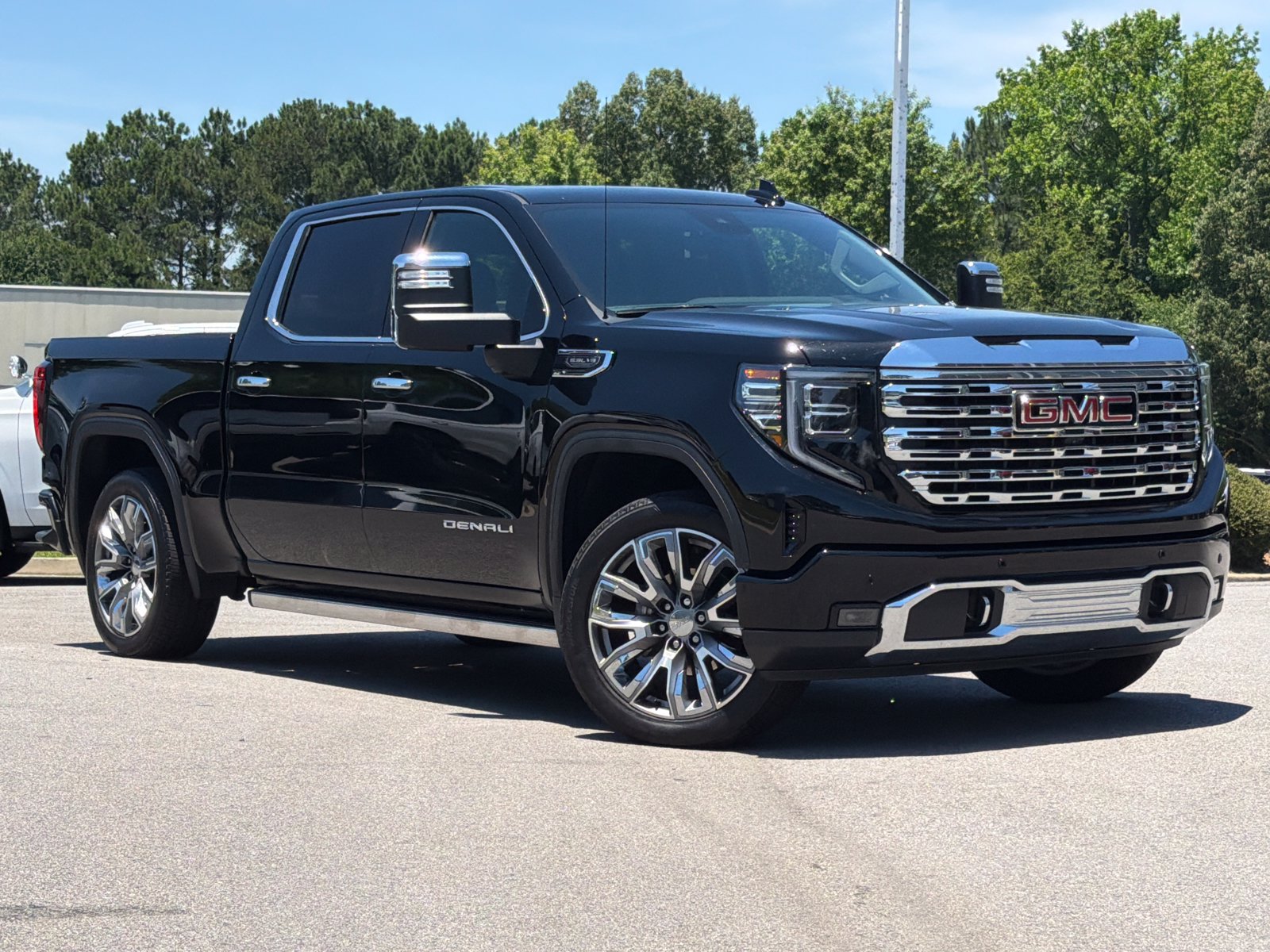 Used 2024 GMC Sierra 1500 Denali w/ Denali Reserve Package AWD/4WD image 2
