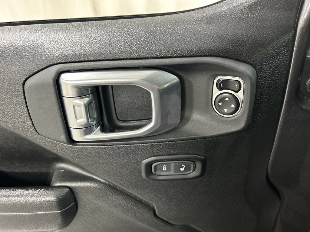 Used 2024 Jeep Gladiator Mojave w/ Convenience Group AWD/4WD image 9