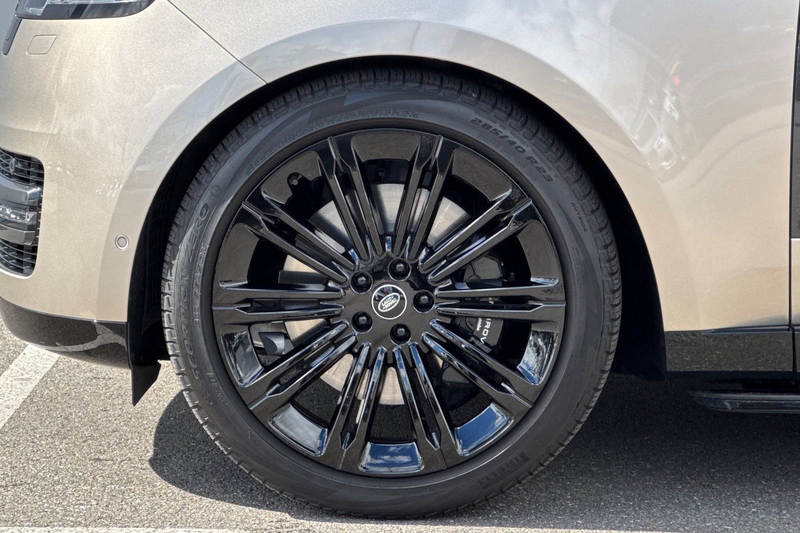 Used 2023 Land Rover Range Rover Autobiography image 33