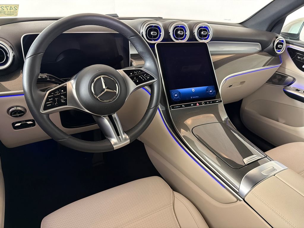 Used 2025 Mercedes-Benz GLC 300 image 24