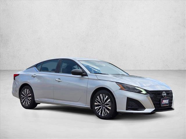 Used 2024 Nissan Altima 2.5 SV FWD image 3