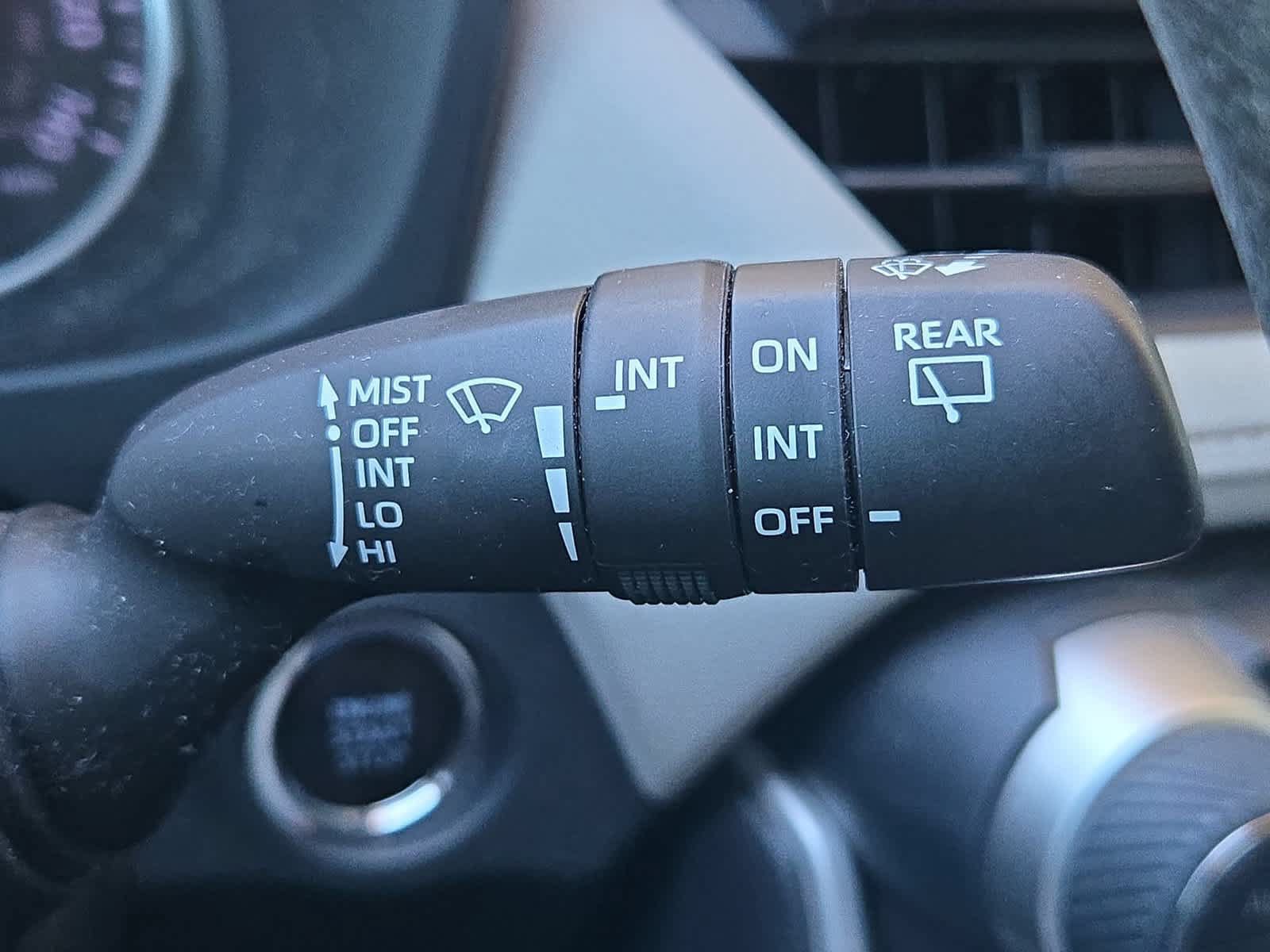 Used 2020 Toyota RAV4 XLE w/ Convenience Package FWD image 26
