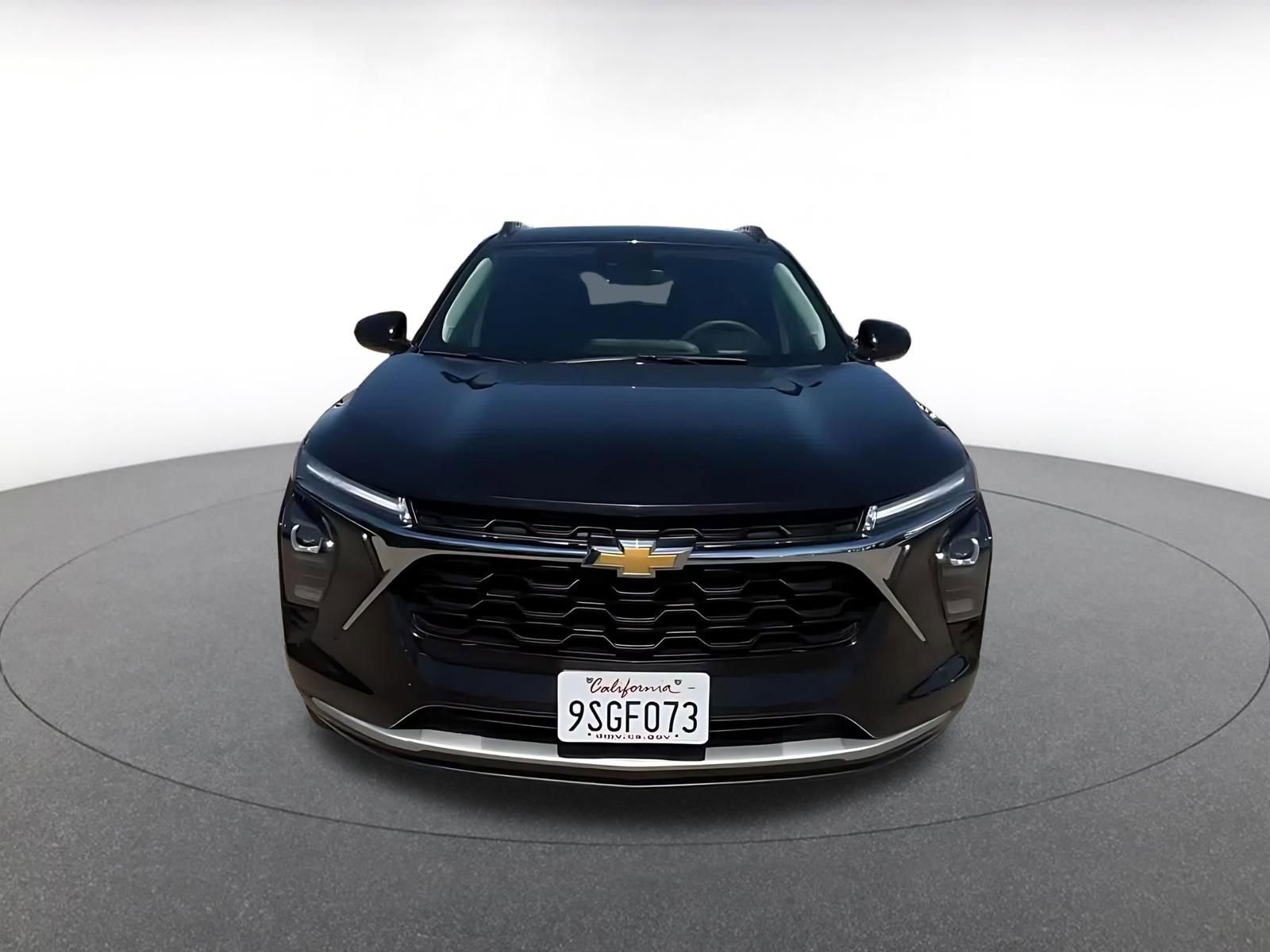 Used 2025 Chevrolet Trax LT FWD image 4