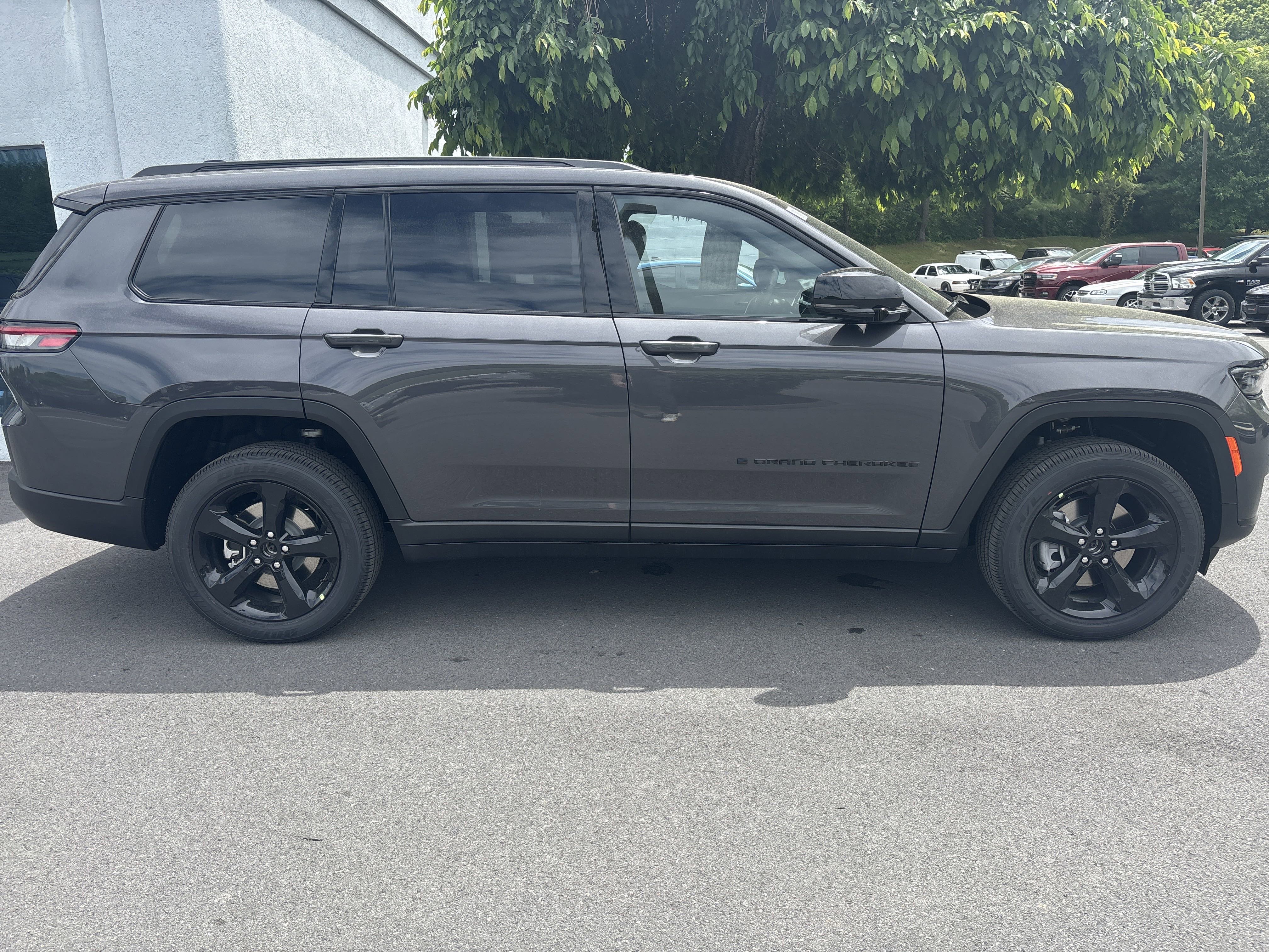 New 2025 Jeep Grand Cherokee L Altitude video 2