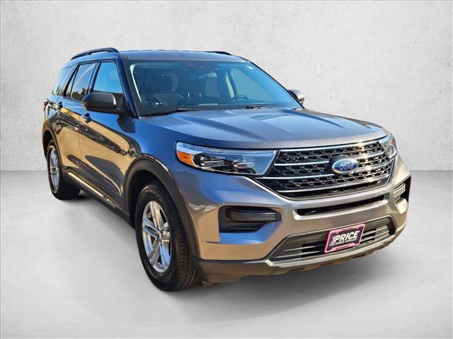 Used 2022 Ford Explorer XLT image 3