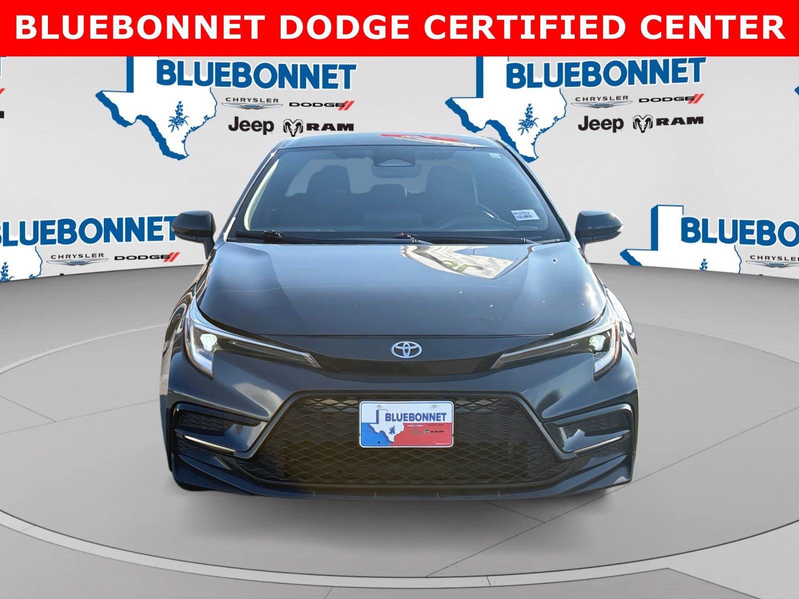 Used 2023 Toyota Corolla SE FWD image 2