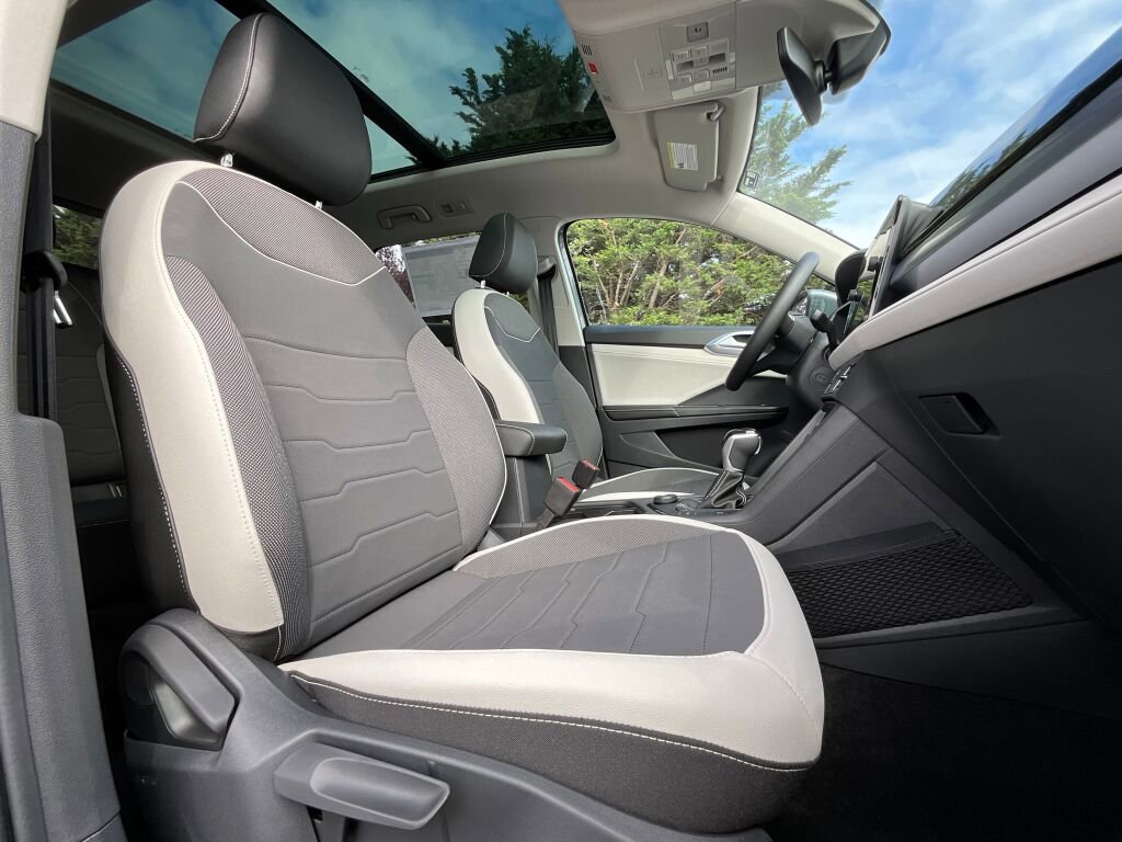 New 2025 Volkswagen Taos SE image 12