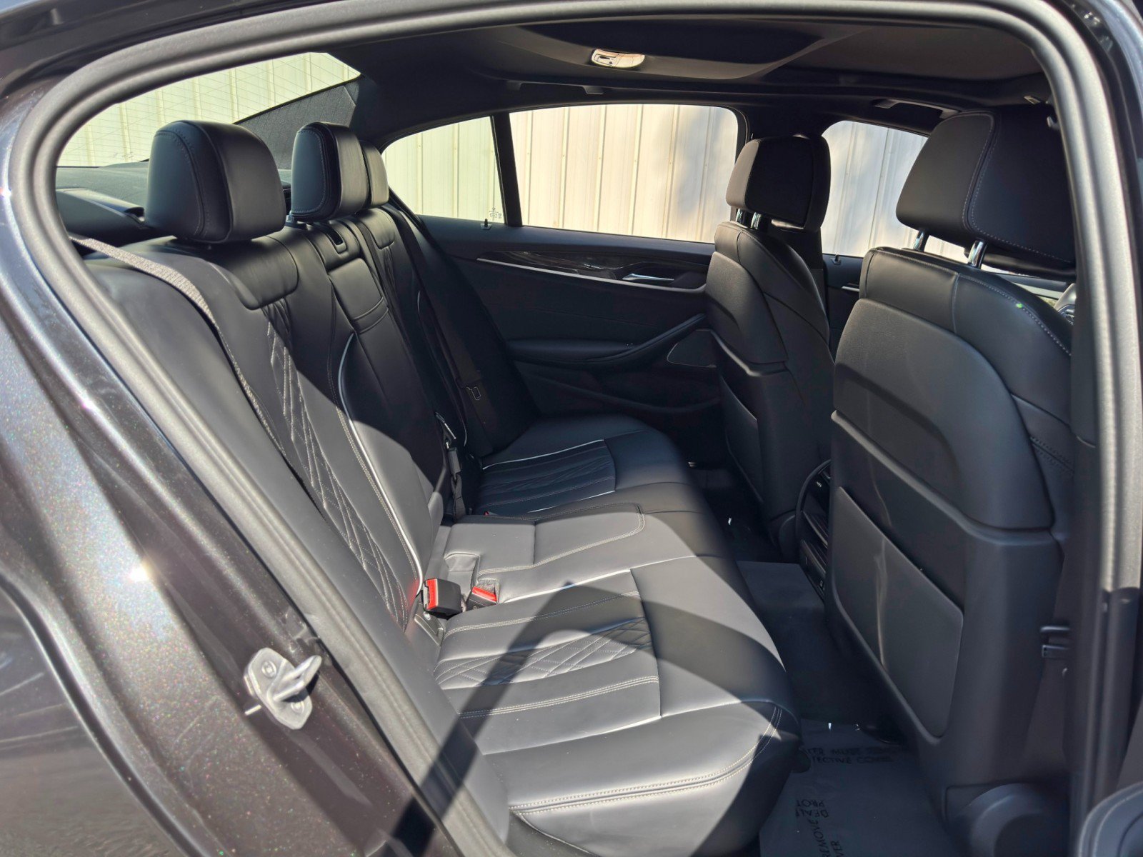 Used 2022 BMW 530e w/ Premium Package RWD image 41