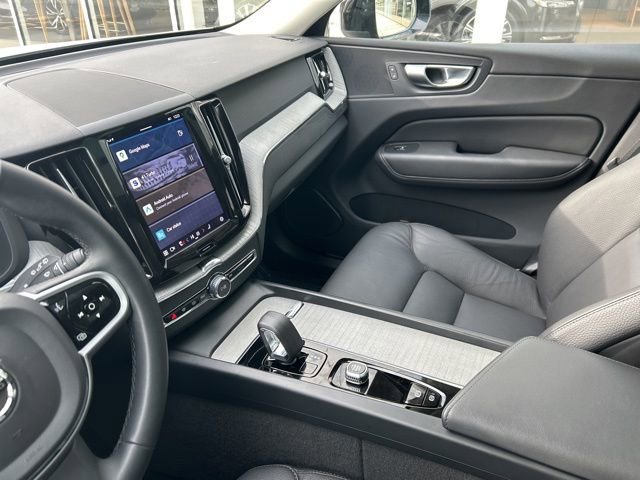 Certified 2025 Volvo XC60 B5 Plus image 19