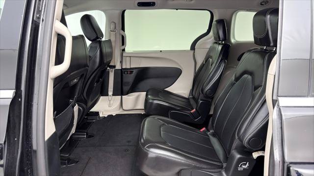 Used 2024 Chrysler Pacifica Touring-L FWD image 16