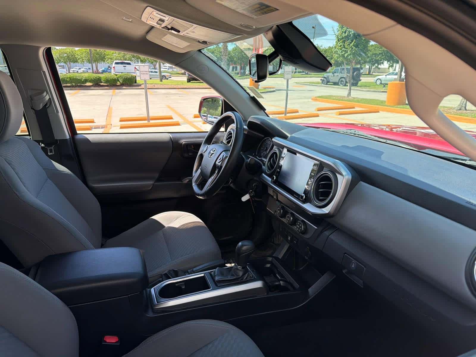Used 2020 Toyota Tacoma SR5 RWD image 32