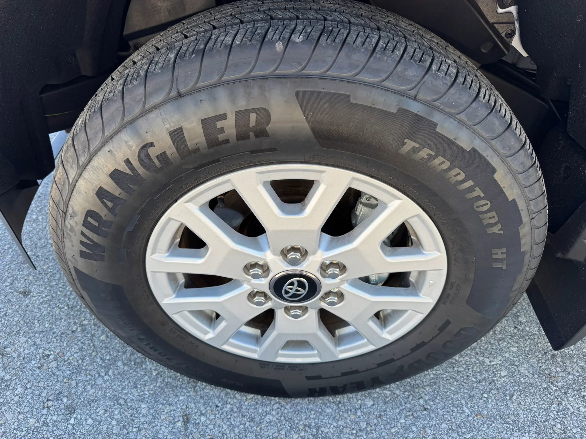 Used 2025 Toyota Tacoma SR5 image 7