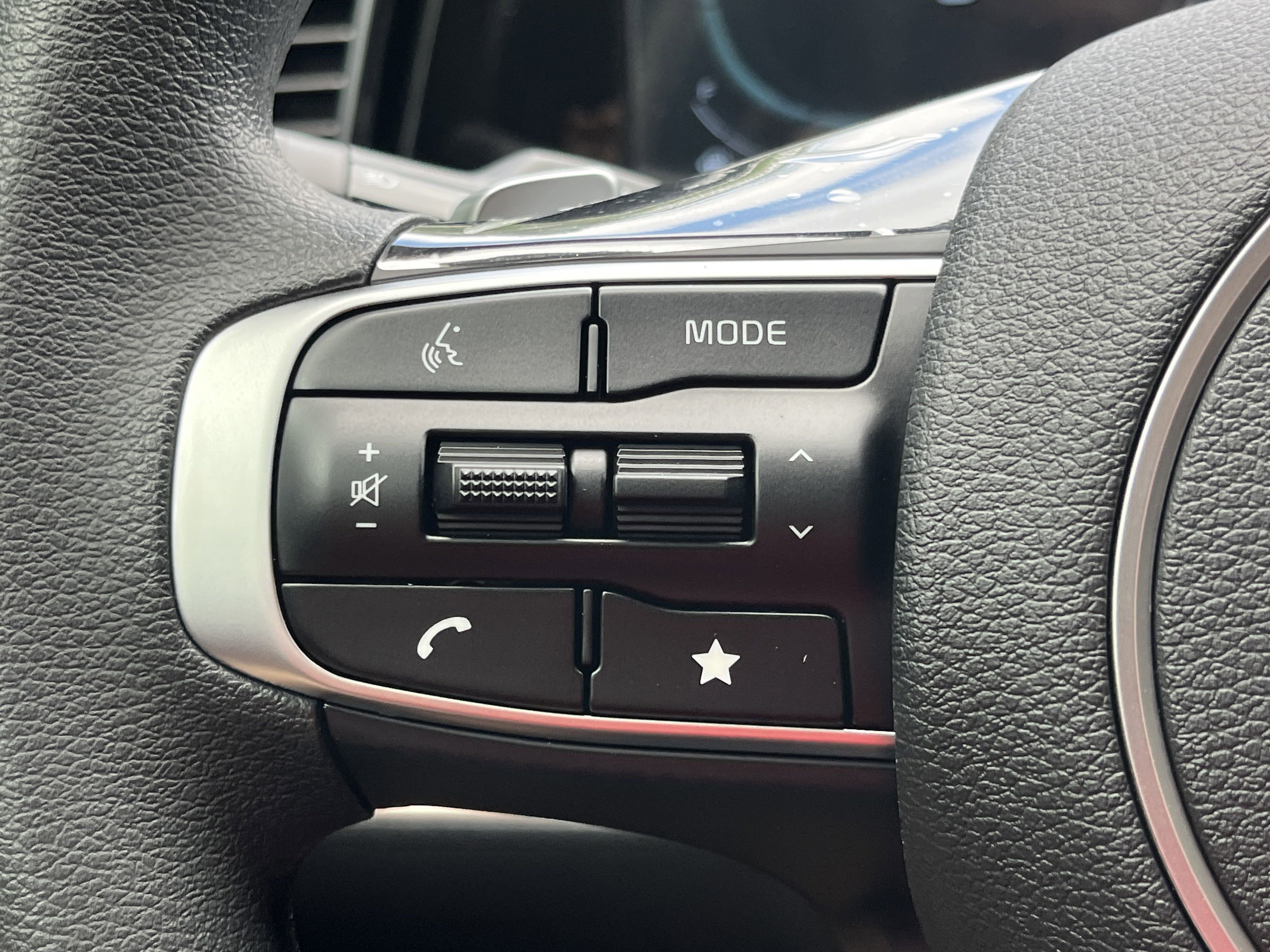 New 2025 Kia Sportage LX image 13