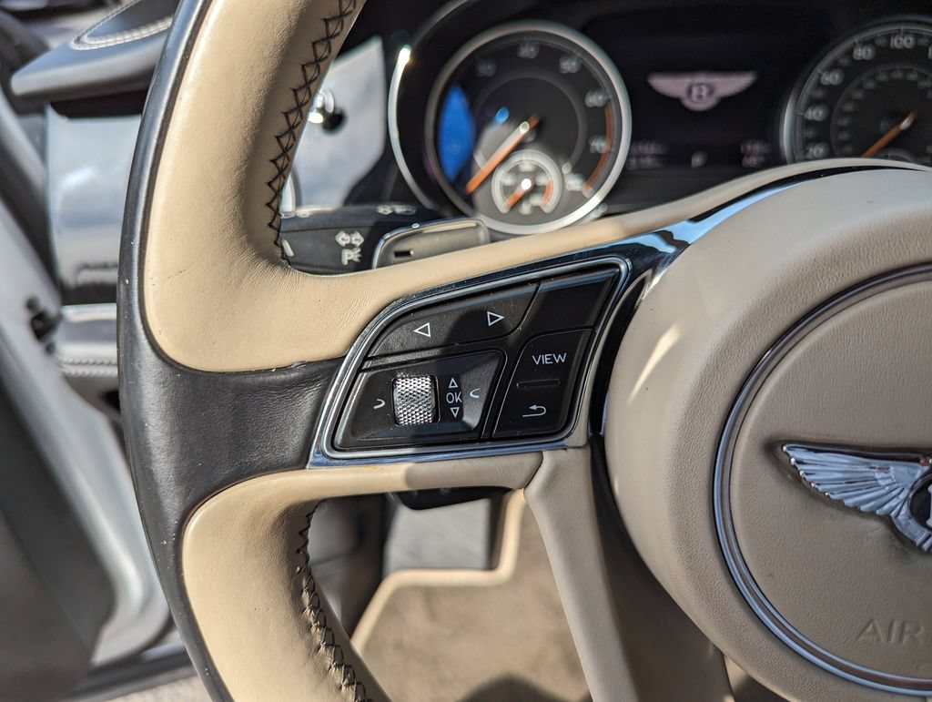 Used 2018 Bentley Bentayga AWD/4WD image 16