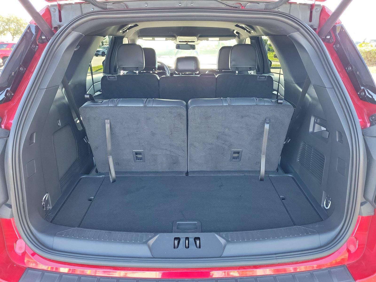 Used 2025 Ford Explorer ST-Line w/ Premium Package RWD image 6