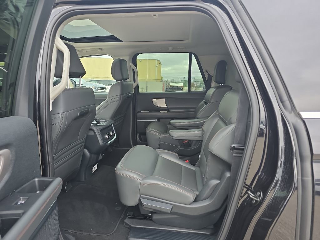 Used 2025 Ford Expedition Max Active AWD/4WD image 14