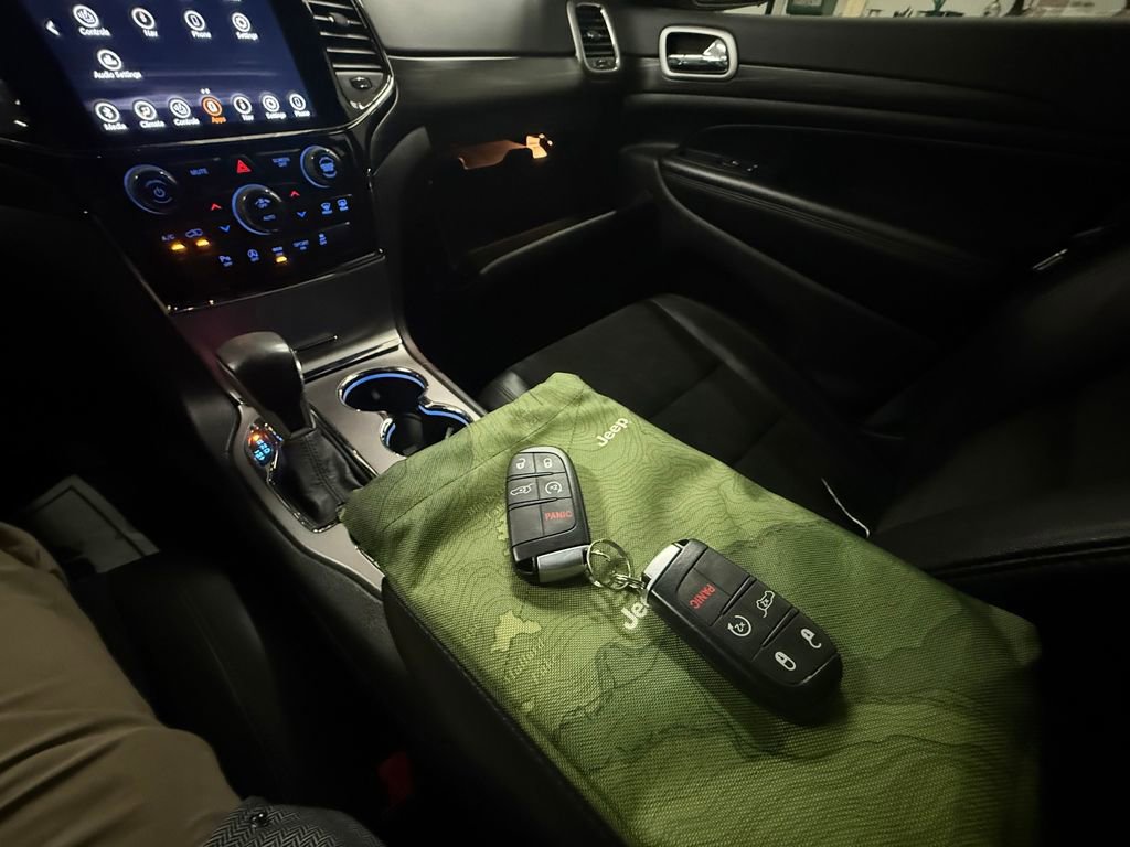 Used 2019 Jeep Grand Cherokee Altitude AWD/4WD image 24