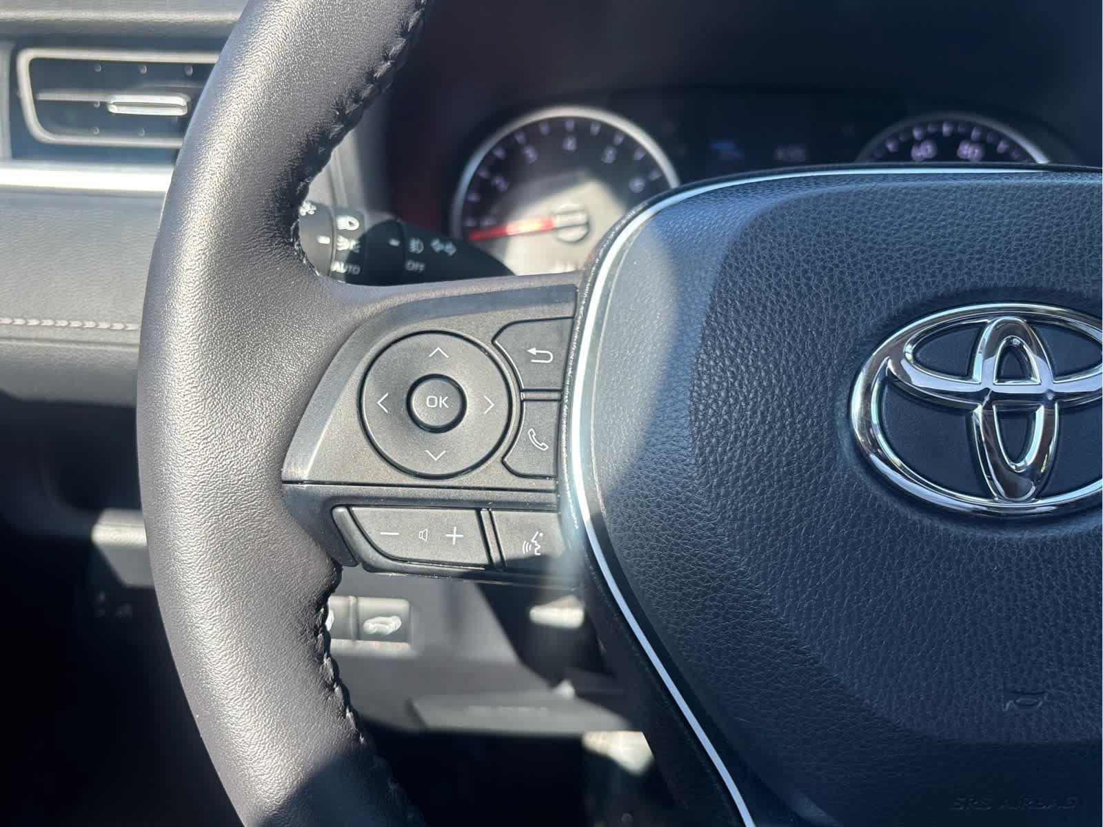 Used 2022 Toyota RAV4 XLE Premium AWD/4WD image 33