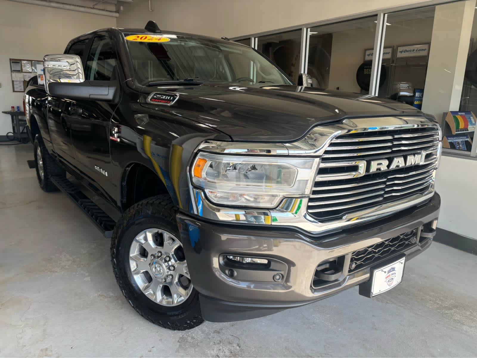 Used 2024 RAM 2500 Laramie AWD/4WD image 9