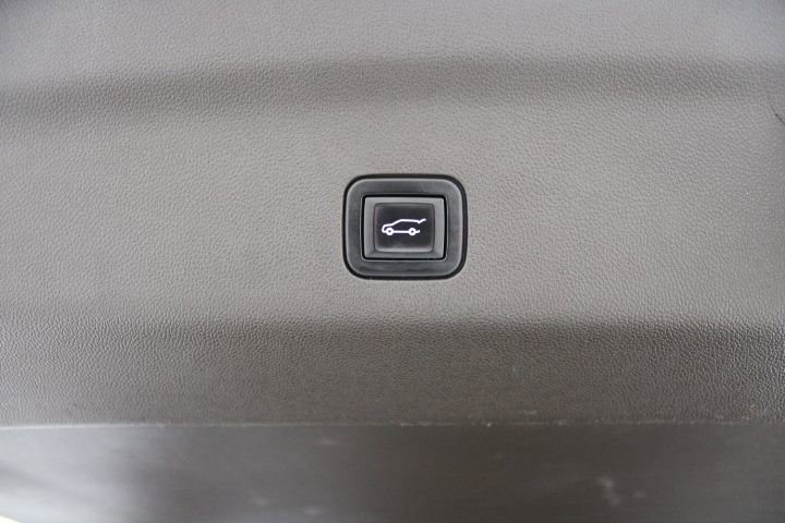 Used 2021 GMC Yukon XL Denali w/ Denali Ultimate Package image 17