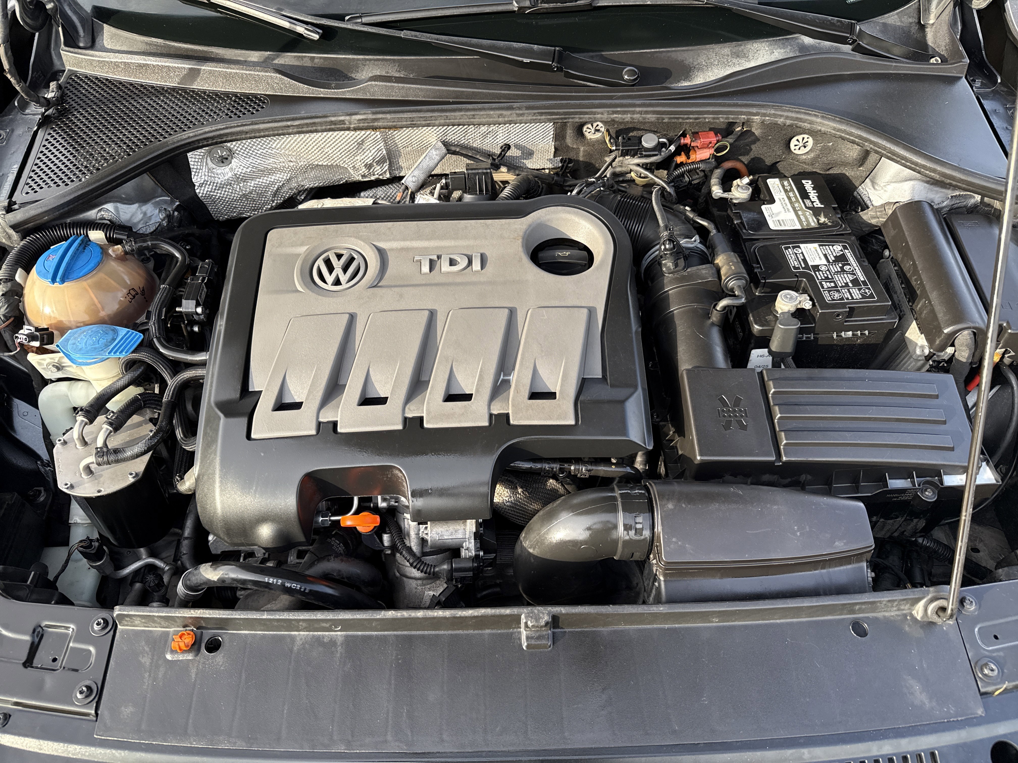 Used 2013 Volkswagen Passat TDI SE image 30