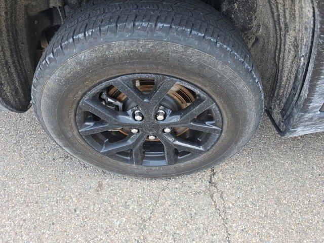 Used 2024 Jeep Grand Cherokee L Laredo image 4