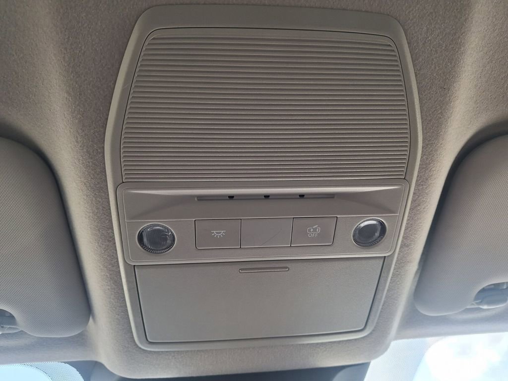 Used 2025 Nissan Kicks SR image 18